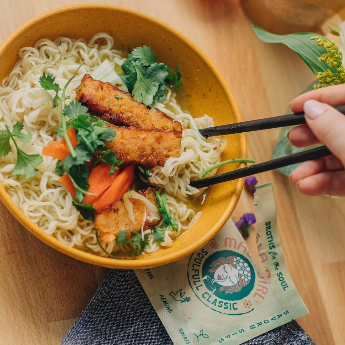 If you like a classic chicken broth, ours is a delicious chick free version blended with a little lemon juice for a taste of the mediterranean. *COMFORTING & NOURISHING *BALANCES ELECTROLYTES *IMMUNITY BOOSTING Ingredients: cacao butter, lemon, himalayan salt, onion, celery, yeast flakes, dulse, ginger, herbs and spices.